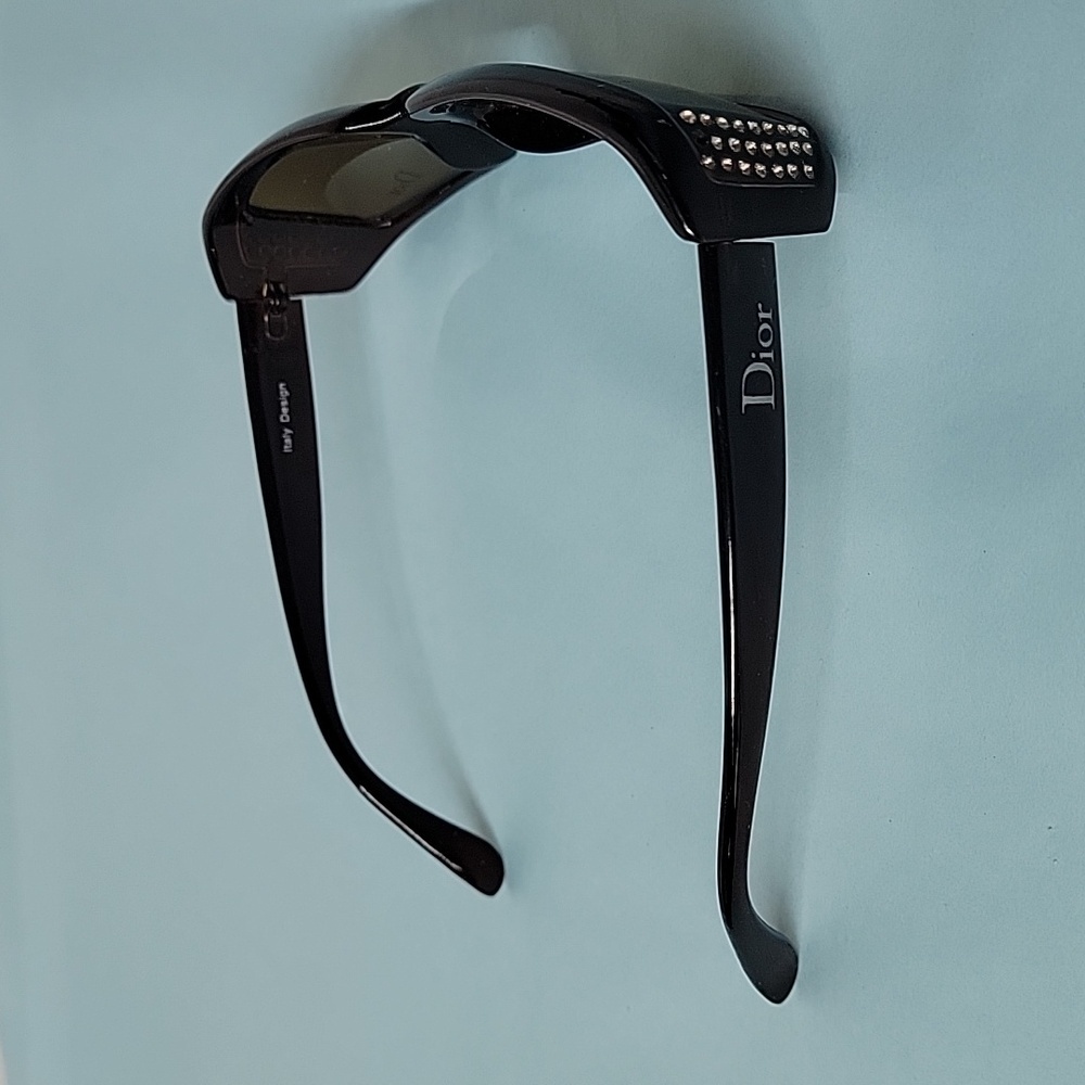 Designer Like Rhinestone Embellished Side Rectangular Sunglasses - Picture 8 of 10